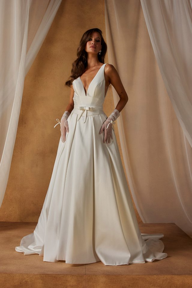 Brautkleid Navy von Madi Lane & Evie Young