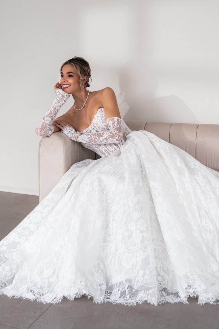 Fan Xia Design Ellie Lace – Spitzenkleid, mit Ärmeln bestellbar, bei White Silhouette München