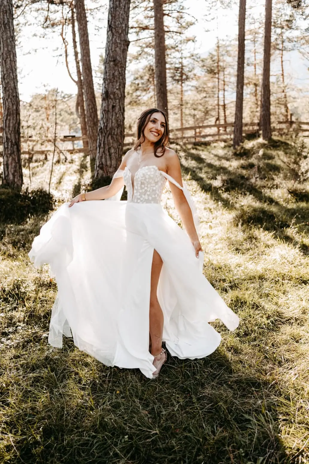 Kimberly in ihrem Kleid Hana von Fan Xia Design